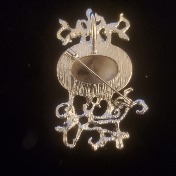 New Agate Silver Wrapped Flower Pendant Brooch. - Picture 4 of 9